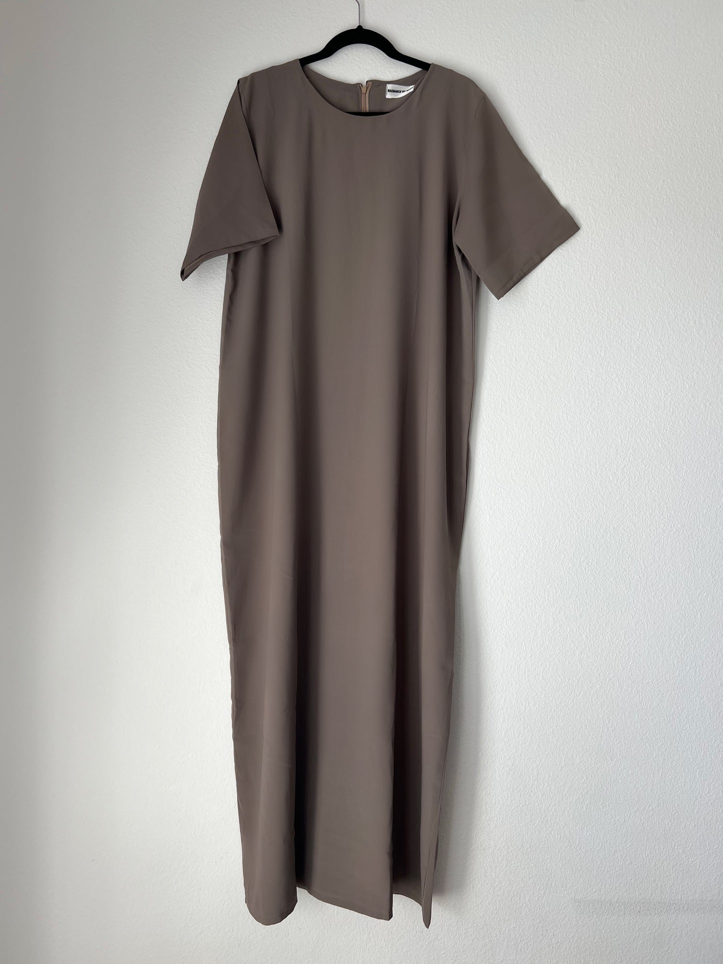 Munira Abaya + Short Sleeve Slip Dress in Gray Beige [PREORDER]