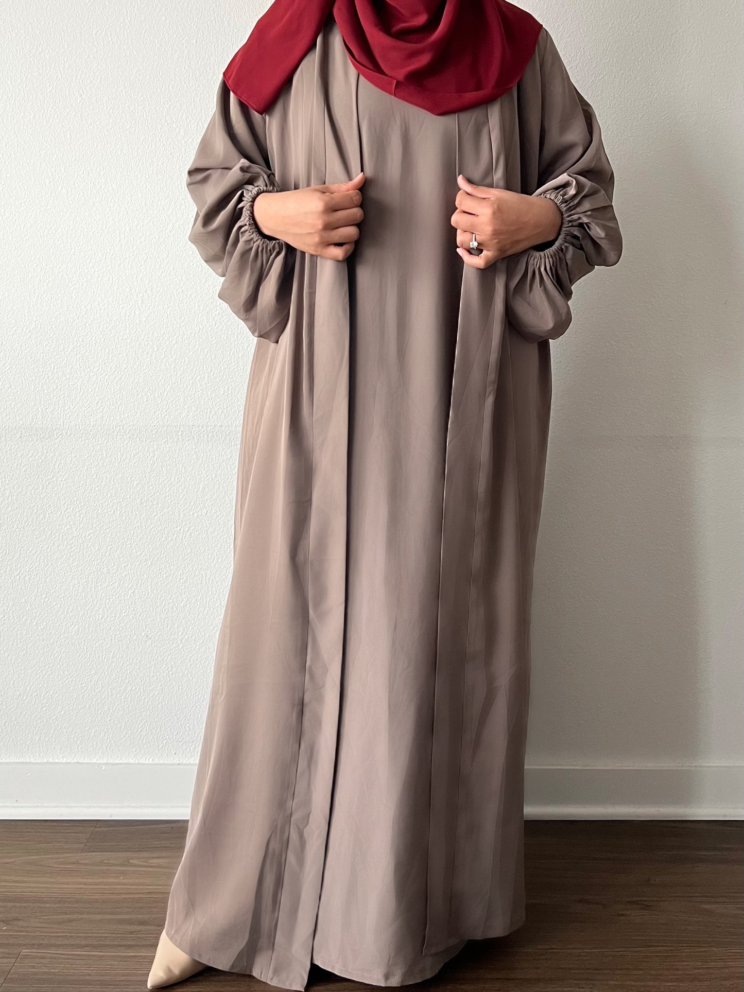 Munira Abaya in Gray Beige [PREORDER]