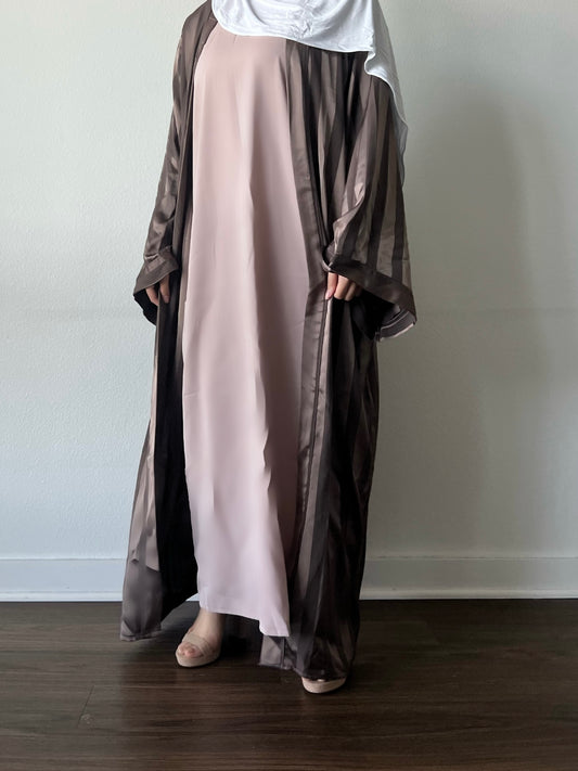 Daw Abaya in Cool Brown